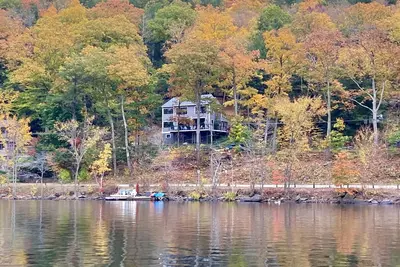 Image de Fabulous year round waterfront retreat on Lake Waramaug