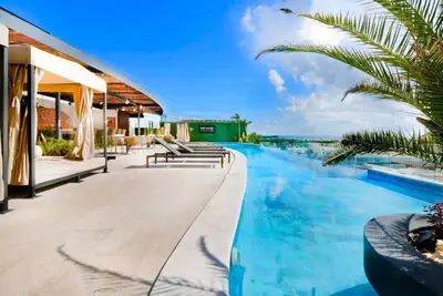 Image de 3br Penthouse, Private Pool, Rooftop & Sleeps 8!