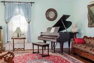 Image de Romantic 1854 Governor Lewis Mansion Private Piano Concert