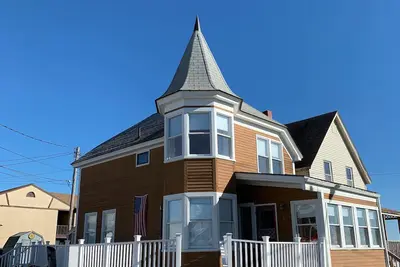 Image de Lifeguard station 10 - Classic Family Beach House - 10 yards from the Beach