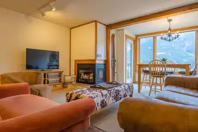 Image de Comfortable Cozy Condo. Short Walk to American Eagle Lift. Sh402