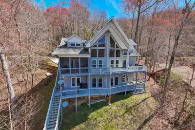 Image de Premium 5 Bedroom 4 kings\/ 6 Twins Lake Front Home. . . Book June Promo Deals Now!