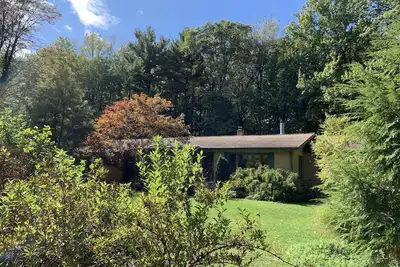 Image de Vacation home in the pines; steps to Warren Dunes, surrounded by nature