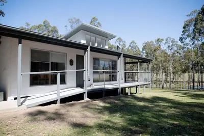 Image de Amazing, secluded twenty-five acre property - yet close to everything you need!
