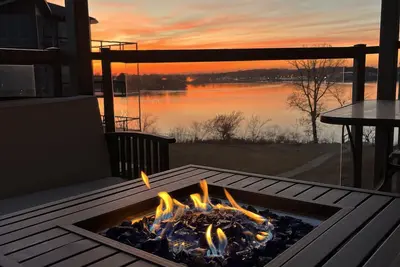 Image de Lake view condo! Updated unit with 8 beds and 6 waterpark passes at Bridges Bay.