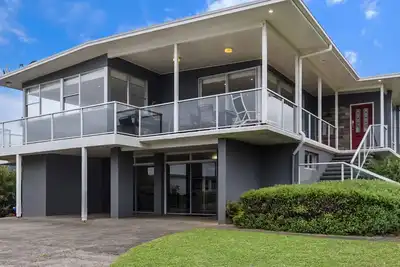 Image de Family home with East Beach views
