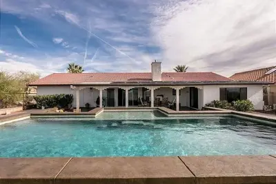 Image de Pool Home with Views that go on forever! Have Your Own Private Oasis! !