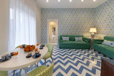 Image de Luxury Four Bedroom Home