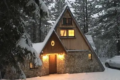 Image de Squaw Valley Chalet with hot tub