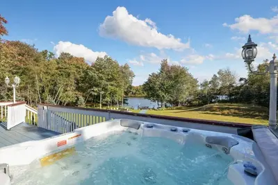 Image de Stunning Lakefront, 1 King, 3 Queens, 3 Double Beds