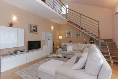 Image de Samba, beautiful two-storey apartment with sea view balcony