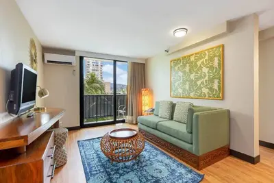 Image de 1 Br Suite City View, w/ Ac, WiFi and Kitchen - Bamboo Waikīkī Hotel #504