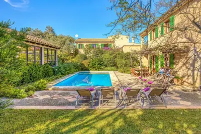 Image de Maison de vacances spacieuse \"Can Casta\" avec piscine, Wi-Fi, terrasse et jardin.
