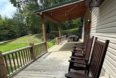 Image de Skip the Steep Roads! Family Cabin Hot Tub Near Pf