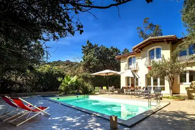 Image de Villa individuelle avec piscine d'eau salée, à 300 m de la plage de sable
