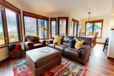 Image de Luxury Condo & Phenomenal Views! Near Walking/Biking Trails, Quiet Location