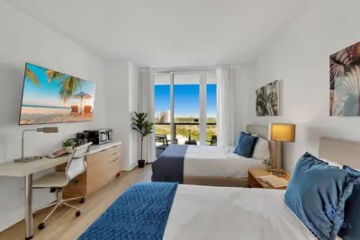 Image de Studio w/Infinite Views & Pool - Near Beach