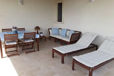 Image de Baroque apartment, equipped with all amenities. Surrounded by nature.