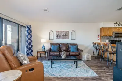 Image de Labor Day Special! South Shore 1 Bdrm w/Great Amenities! Mini-Golf, Pickleball!