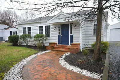 Image de Welcome to Mermaid Haven! The perfect spacious home for your Rock Hall vacaction