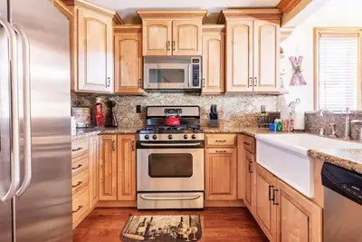 Image de Nice condo in a resort like complex with Mtn views, pool and tennis!