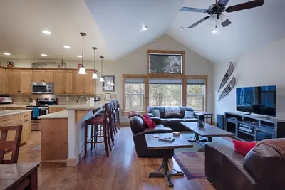 Image de Tj's Mountain Haus: Hot Tub, Air Conditioning, Pet Friendly