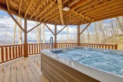 Image de Wings of Dawn, New Hot Tub! in Gated Smoky Mountain Retreat Community