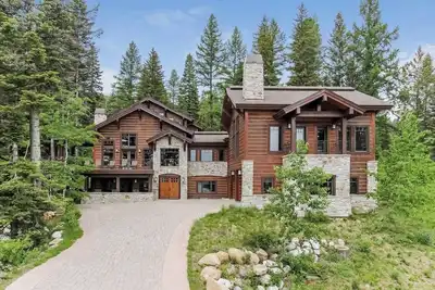 Image de King's Estate - Custom Tamarack Resort - Ski in\/out, hot tub, sauna, game rm, walk to village