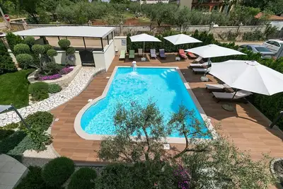 Image de New stylishly furnished fully equipped two bedroom apartment in a villa with pool near Porec, all rooms air conditioned
