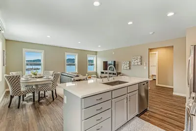 Image de Two waterfront condos with High-Speed WiFi and Private Washer/Dryer Sets!