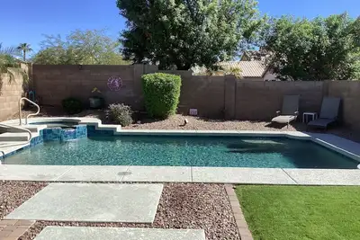 Image de Clean Family Home / Resort like outdoor space