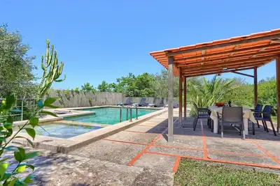Image de Cozy villa, great location, WiFi, Pool