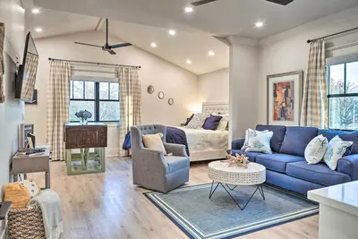Image de Airy Bentonville Studio < 1 Mile to City Square!