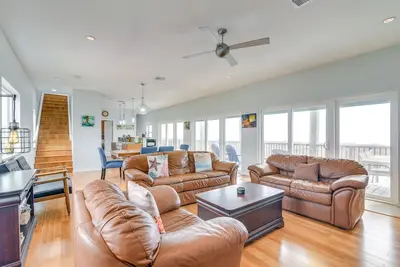 Image de BBQs + Decks: Oceanfront Surfside Beach Home