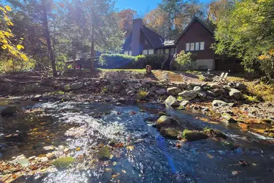 Image de Breathtaking waterfront property, providing a unique Pocono experience