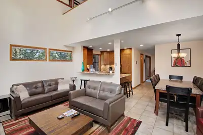 Image de Casa Del Sol — Spacious 3 Bedroom Townhome by Gore Creek
