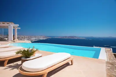 Image de Villa extravagante à Mykonos | Villa Mistral | Belle vue mer et ville | 6 chambres | Tourlos