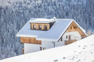 Image de Appartement 'Ciasa Funtanies Sas Dla Crusc' avec vue sur la montagne, jardin partagé et Wi-Fi