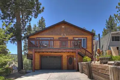 Image de Lake View Retreat: Lake Views! Game Room with Pool Table! Ping Pong! Walk to the Lake!