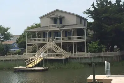 Image de Walk to beach, wraparound porch, new boat dock, water on two sides, Cargo Lift