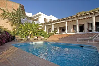 Image de Amazing ocean views at beautiful villa exclusive Conchas Chinas area full staff