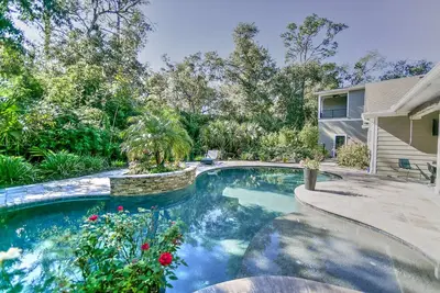 Image de Private yet close to everything, Six bedrooms 4 bathrooms sleeps 14