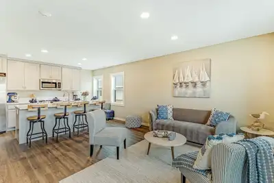 Image de Downtown, Waterfront Condo with High-Speed WiFi, Bay Views, and Washer/Dryer!