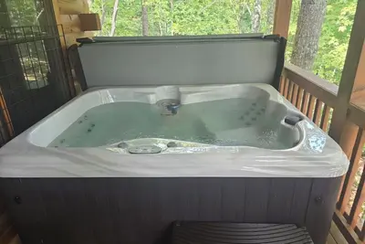 Image de Dog friendly, 2\/2 w\/kings, Mtn view! Fire pit, Wifi, gas logs. Cherry Log Mtn! !