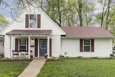 Image de Cozy Cedar Rapids Pad - 2 Blocks to Mercy Care!