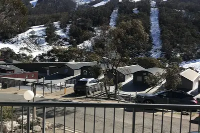 Image de Prime position meters to the village, spectacular views and undercover parking
