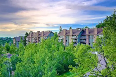 Image de Unforgettable Panoramic Views + Hot Tub-Gym-W/D in Unit-Balcony-2 Levels-Fireplace-Remodeled (2022)