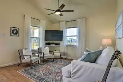 Image de Walk to Shore: Surfside Beach Oasis w/ Deck & Bbq