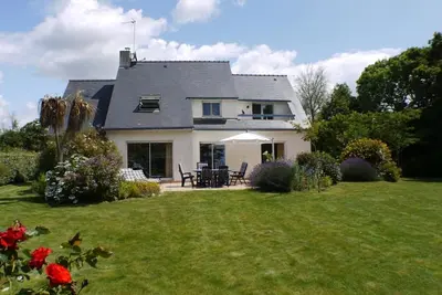 Image de Very comfortable vacation home with large balcony. Garden and sea view, quiet and close to the beach