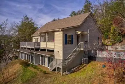 Image de Off The Clock by Carolina Properties - Hot Tub, Pet Friendly, Resort Amenities!